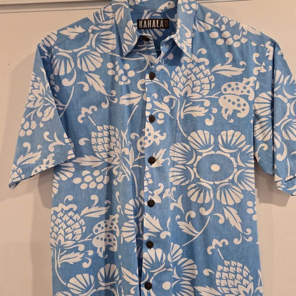 Kahala Men's Light Blue Floral Short-Sleeve Button-Down Shirt